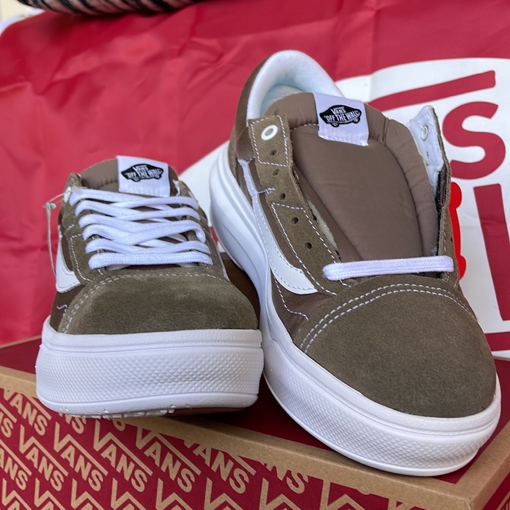 Vans Old Skool Over
Walnut
VNOA7Q5E1NU
WMNS platforms - sneakers - Picture 11 of 16